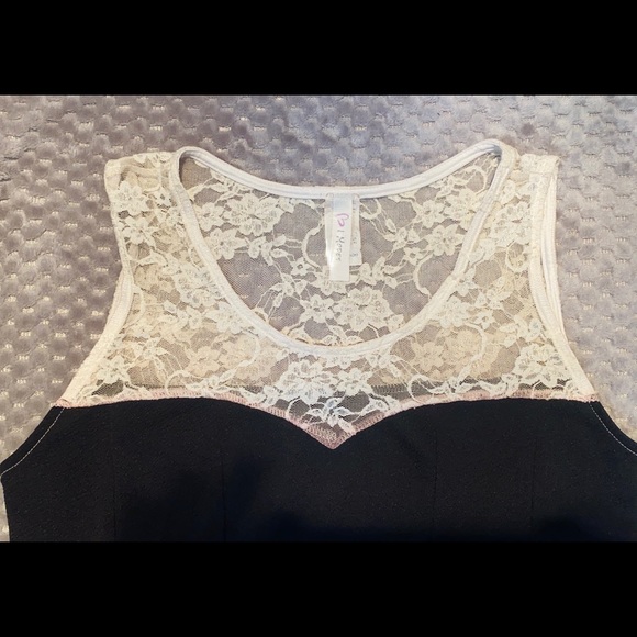 Adorable black and white lace and flare top size XL - Picture 7 of 9